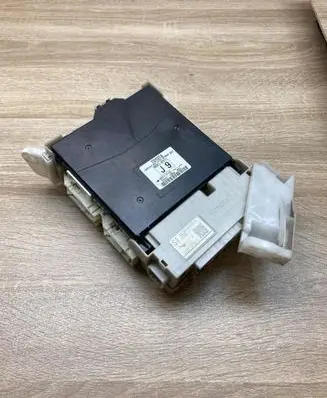 Toyota Prius+ (ZVW40) Fuse module 8922147211 8273047420A