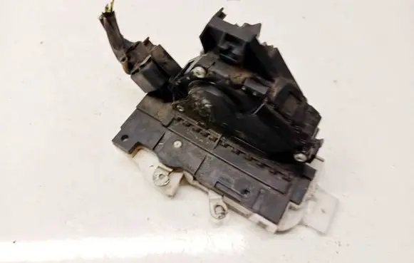 Ford Mondeo Mk III Front door lock 2S4AA21813FB