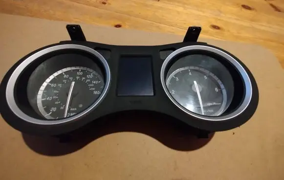 Speedometer (instrument cluster)