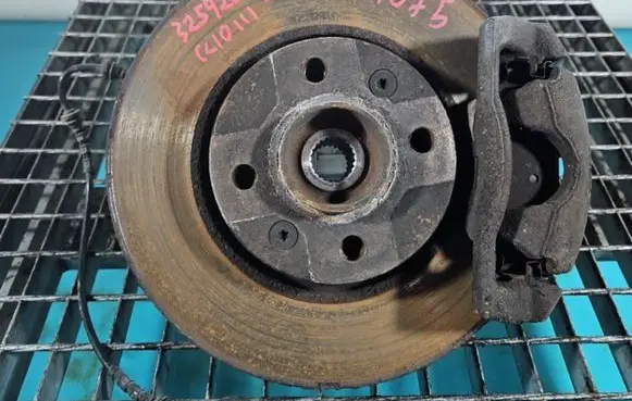 Renault Clio III Front wheel hub spindle knuckle IMPRK1387075