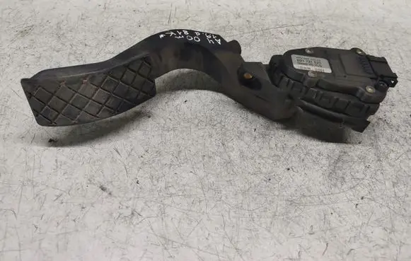 Audi A4 S4 B5 8D Accelerator throttle pedal 8D1721523