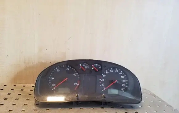 Volkswagen PASSAT B5 Speedometer (instrument cluster) 3B0919861J