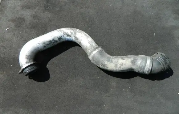 BMW 5 E60 E61 Intercooler hose/pipe 7789052