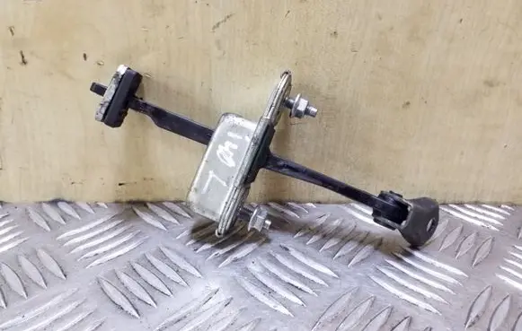 Hyundai i40 Rear door check strap stopper