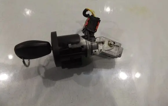 Renault Clio III Ignition lock
