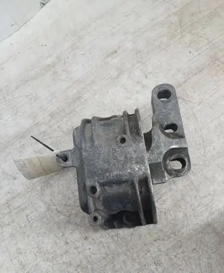 Engine mount bracket