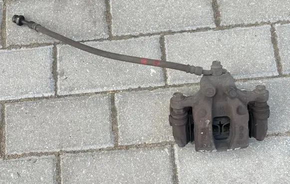 Hyundai Tucson TL Rear brake caliper