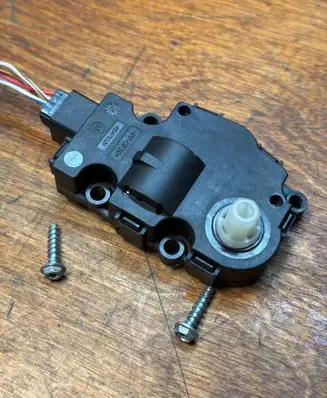 Audi A5 Sportback 8TA Air flap motor/actuator EFB330 412650750 K9749005