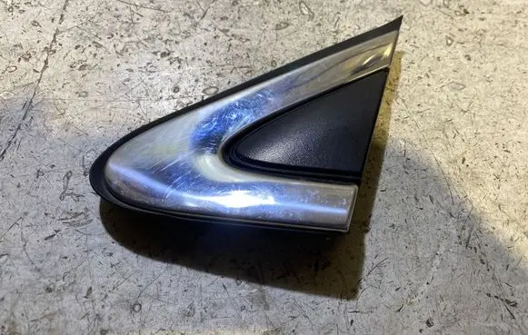 Chrysler 200 Fender end trim 