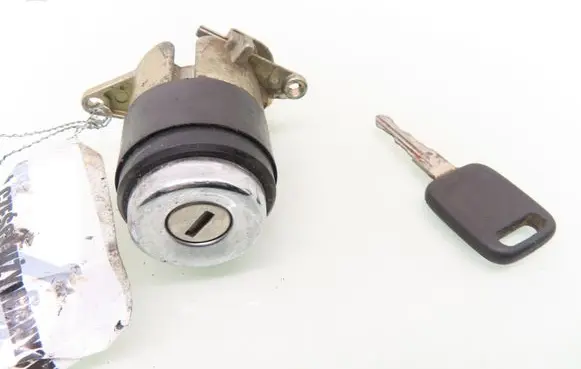 Audi 80 90 S2 B4 Coupe door lock (next to the handle) 