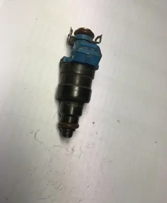 Volkswagen Golf III Fuel injector 037906031AG AKS