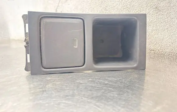 Volvo V70 Ashtray (front) 9204996