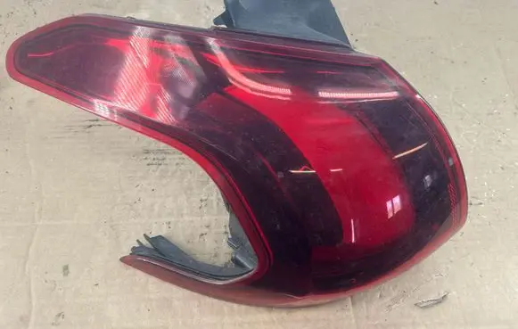 Peugeot 2008 I Rear/tail lights 9814747880