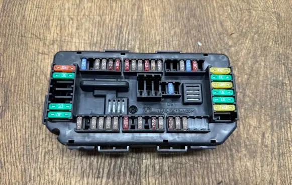 BMW 1 F40 Fuse box set 9389068 26022018 19549000001