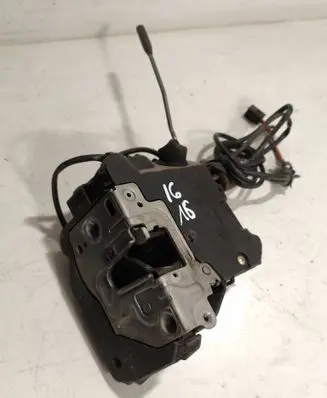 Mercedes-Benz E W211 Front door lock 2117200335