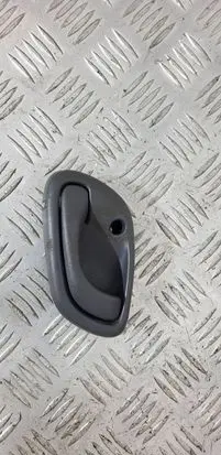 Suzuki Grand Vitara I Front door interior handle
