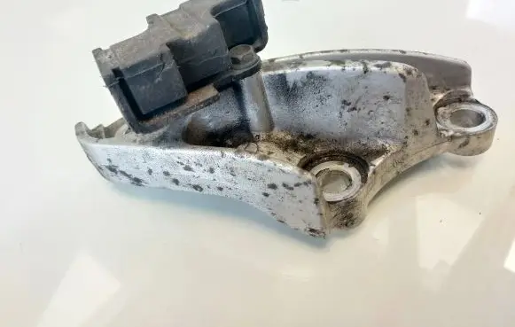 Honda Civic Engine mounting bracket