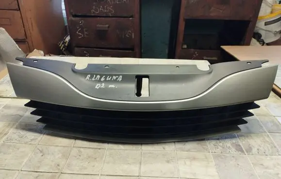Renault Laguna II Front grill 820012581
