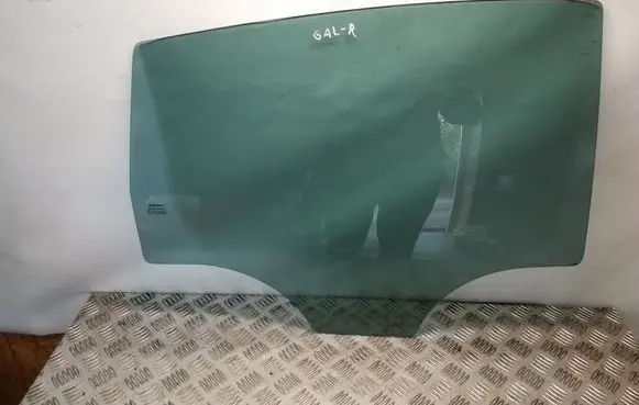 Seat Leon (1P) Rear door window glass