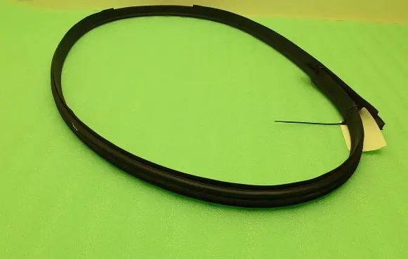 Maserati Levante Rubber seal front door window/glass 670034256