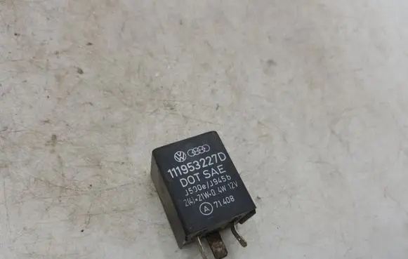 Volkswagen Golf III Other relay 111953227D