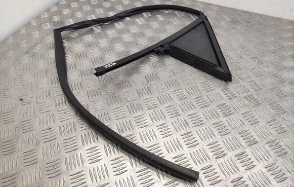 Hyundai i20 (GB IB) Rear vent window glass 