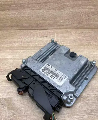 Toyota Corolla Verso E121 Engine control unit/module ECU 8966102A90 0281011733 WithPlug
