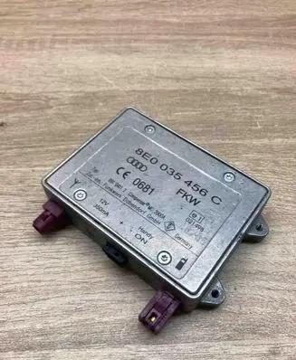 Audi A4 S4 B7 8E 8H Aerial antenna amplifier 8E0035456C 09104112 FKV