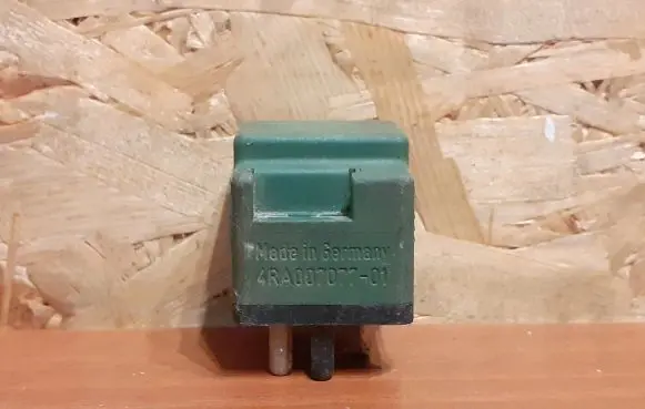 Mercedes-Benz E W124 Other relay 4RA007077 1711