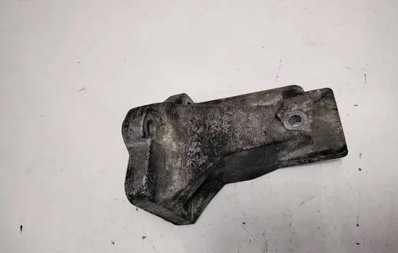 Volvo S80 Engine mounting bracket 9445231 3340