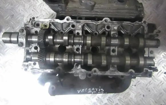 Renault Vel Satis Engine head 