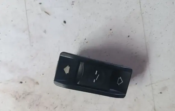 BMW 5 E39 Sunroof switch 8352182