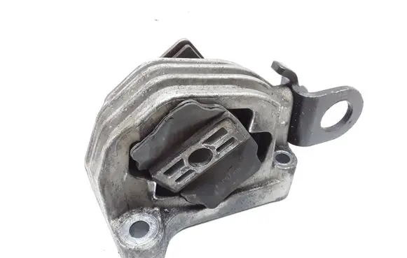 Volvo V70 Engine mount bracket