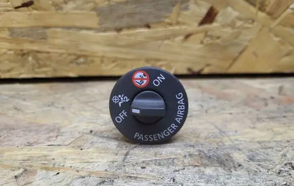 Renault Clio IV Passenger airbag on/off switch 681995290R