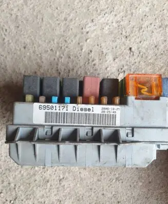 Iveco Daily 35 - 40.10 Fuse module 69501171 20061025 D18881