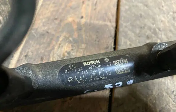 Mercedes-Benz E W211 Fuel main line pipe A6110700395 6110700395
