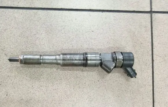BMW 5 E39 Fuel injector 04451102667785984