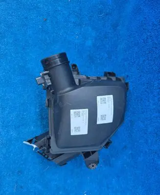 BMW X1 U11 Air filter box 8472015