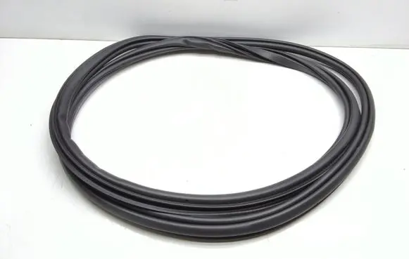 Volvo XC60 Rear door rubber seal (on body) 32245062