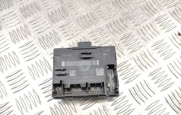 Audi A3 S3 8V Door control unit/module 5Q0959592E 5Q0959559