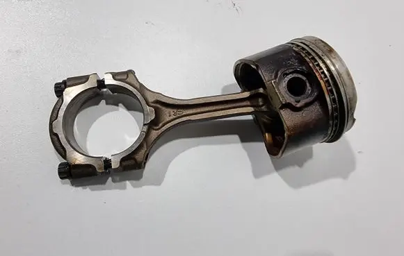 Lexus IS 200-300 Piston with connecting rod 1310146081 1320146061 1320146060