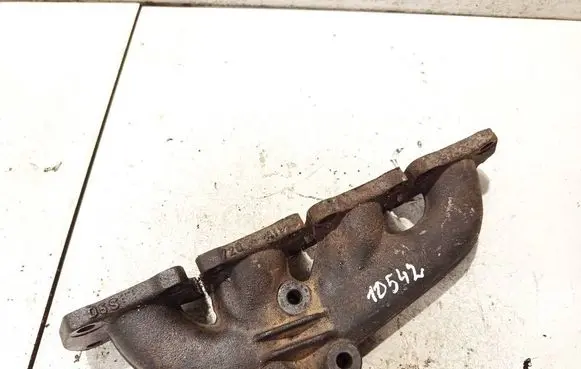 Volkswagen Golf IV Exhaust manifold 06a253033
