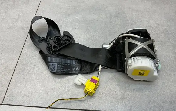 Volkswagen Tiguan Front seatbelt 3432207B