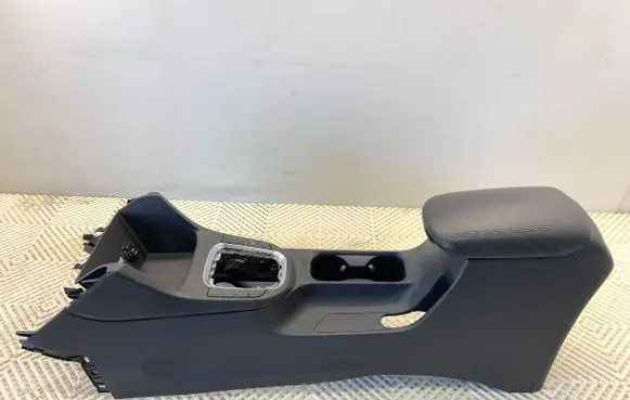 Hyundai i30 Center console 