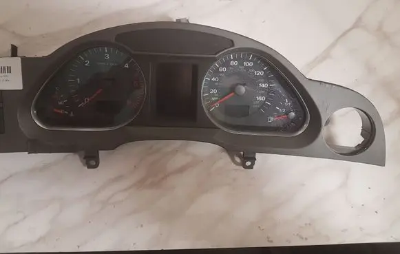 Audi A6 S6 C6 4F Speedometer (instrument cluster) 4F0920950L