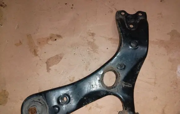 Toyota Verso Front lower control arm/wishbone