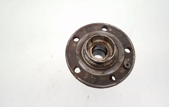 Volkswagen PASSAT B7 Front wheel hub