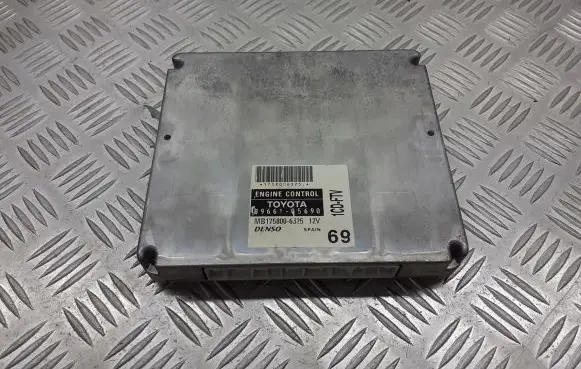 Toyota Avensis Verso Engine control unit/module ECU 89661-05690