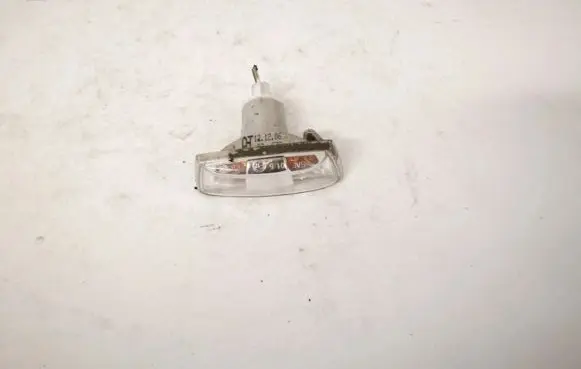Opel Zafira B Front fender indicator light 13252455