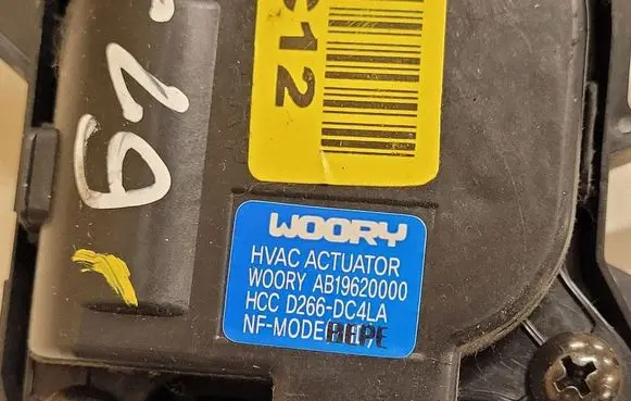 Hyundai Santa Fe Air flap motor/actuator AB19620000